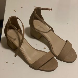 Nude/Tan Sandal